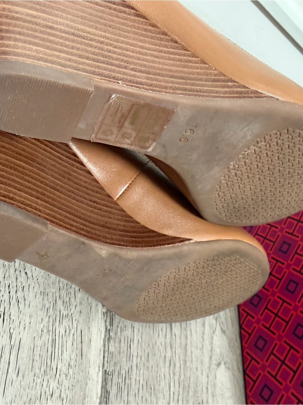 Tory Burch Laura 85 mm Royal Tan Open-Toe wedge Heels with Gold Logo 6.5 - Picture 11 of 13